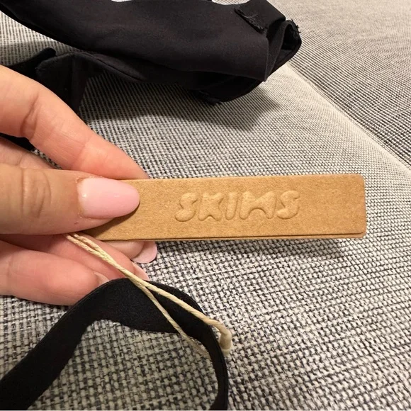 NWT SKIMS 32DDD Onyx/Black Fits Everybody Unlined Demi Bra - Picture 6 of 8